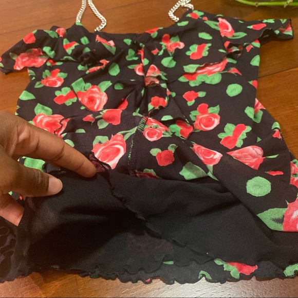 Black floral top with silver chain straps size XL - Picture 5 of 6
